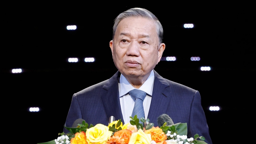 Tổng Bí thư: Mỗi cán bộ, đảng viên nêu gương bằng hành động cụ thể